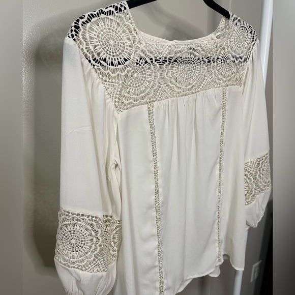 Cato Women’s White Longsleeve Blouse with Lace Detailing size small - Picture 3 of 6